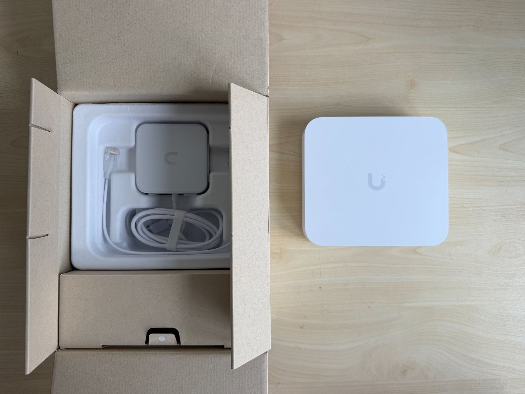 Ubiquiti Modem & Router: Ubiquiti VPN-Gateway UCG-MAX mit 512 GB SSD – Nuovo (secondo la descrizione) da Vorderthal venduto da ChrisD1 1