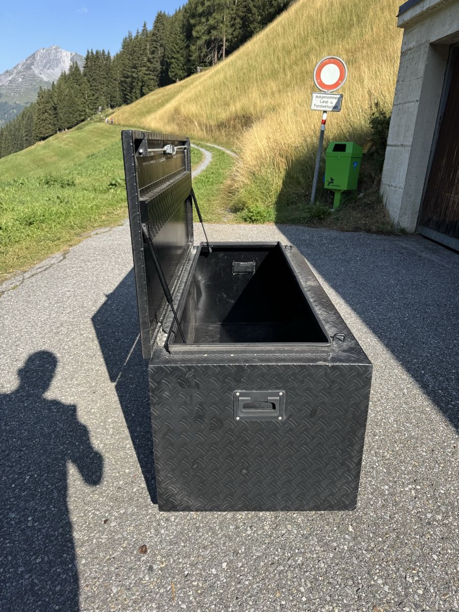 Truhen: Material-Box Alu Riffelblech – Gebraucht aus Davos Dorf von WernerSturm 1