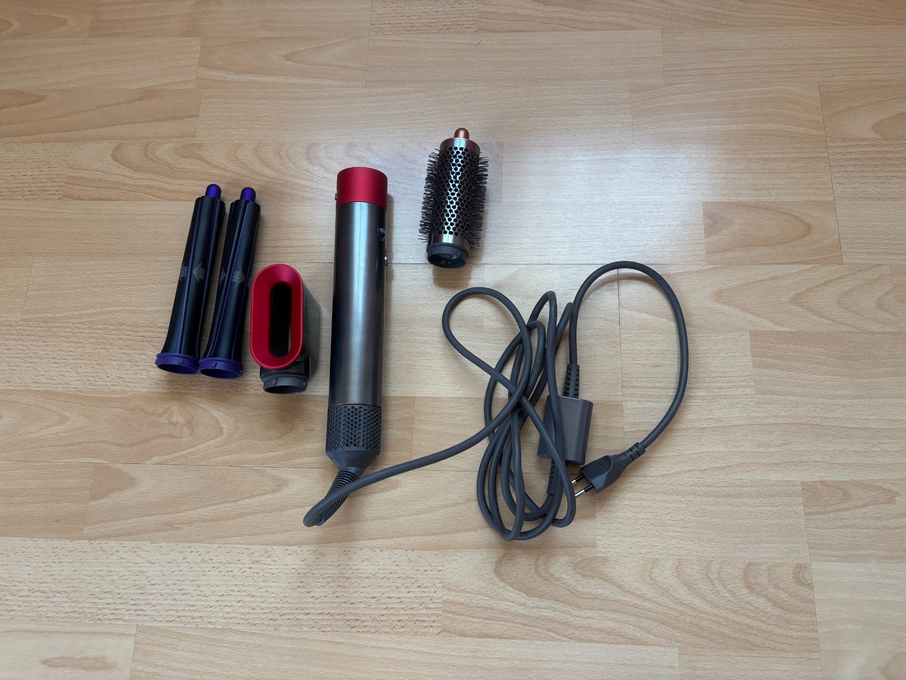 Dyson Sèche-cheveux: Dyson Airwrap Styler – D'occasion à Lutzenberg par Nramon