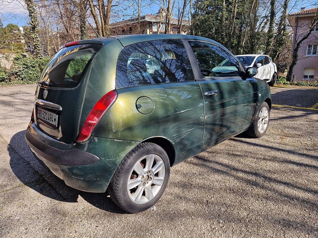 Automobili: Lancia Ypsilon 1.4 16v platino  – Usato da Lausanne venduto da manolete85 3