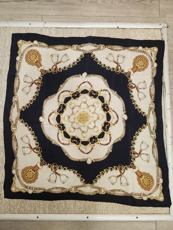 Foulard en soie imprimé marron