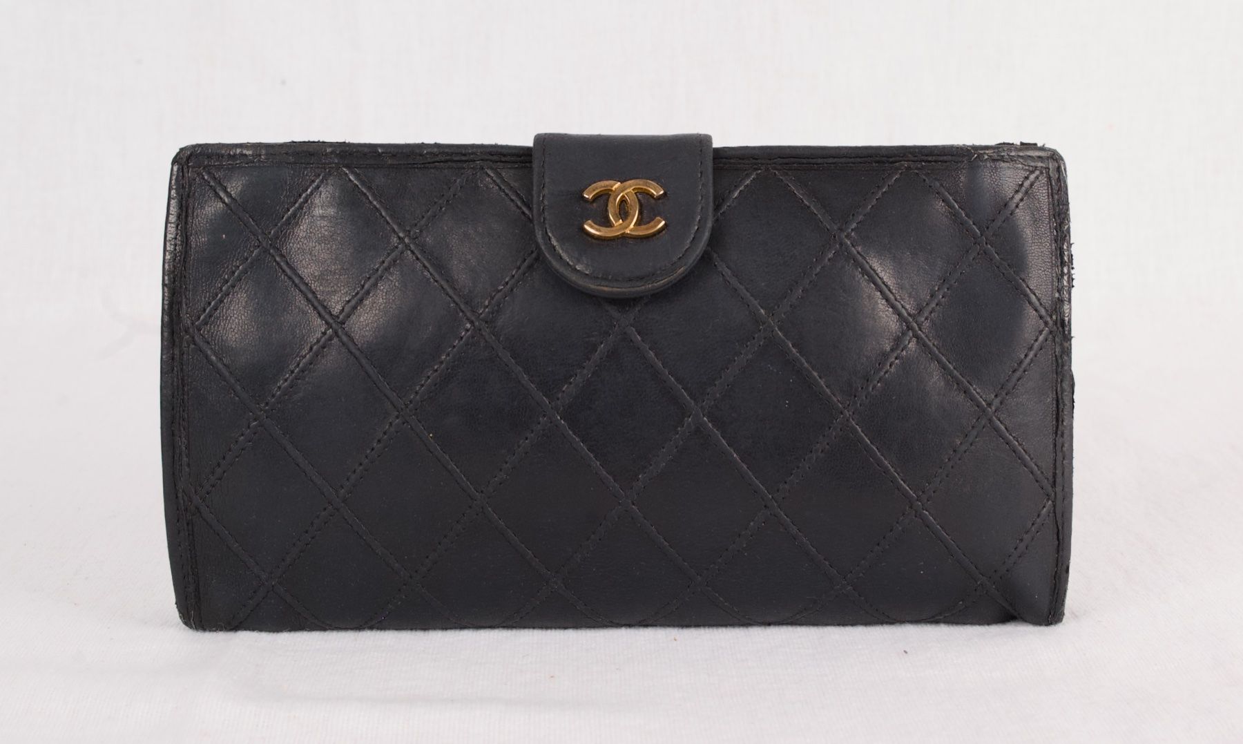 Portamonete: Auth CHANEL bifold wallet quilted CC logo lambskin – Usato da Lausanne venduto da Lamedusac