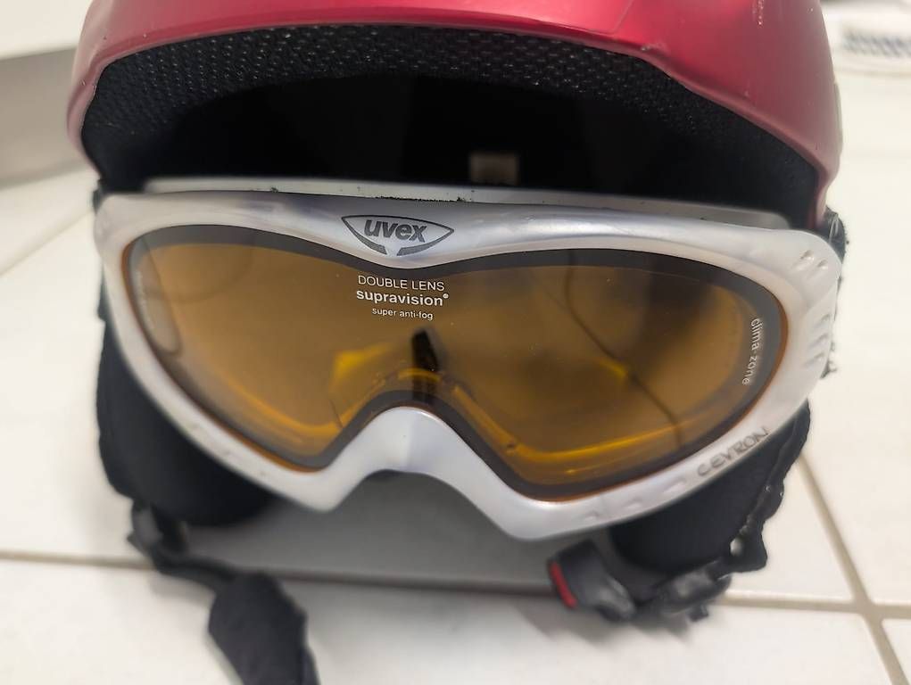 Uvex Caschi: Uvex casque ski avec lunettes 55-59 – Usato da Sonceboz-Sombeval venduto da michael.l 1