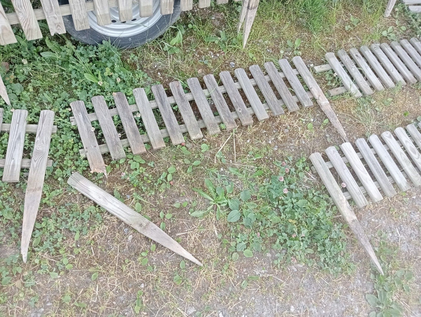 Sichtschutz: Staketenzaun – Defekt aus Menznau von Kerajule 3