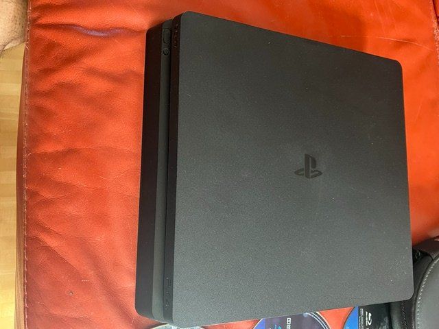 Sony Console: PS4 mit 1 Controller und 6 Spielen – Usato da St.Gallen venduto da yutha5 3