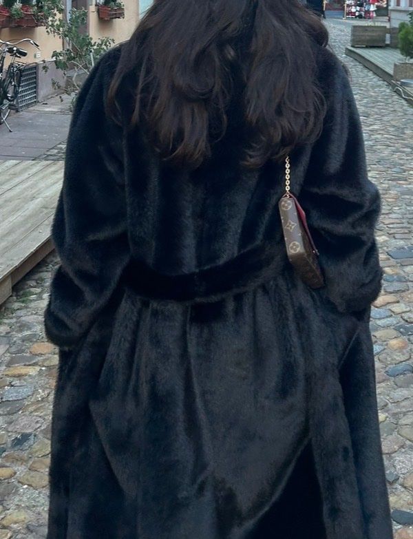 Sandro Mäntel: Sandro Faux Fur Coat in black – Neu (gemäss Beschreibung) aus Zürich von di_archive 5
