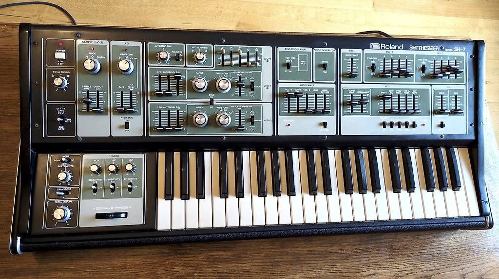 Roland Musikinstrumente: Roland SH-7 – Gebraucht aus Vevey von OddEcho