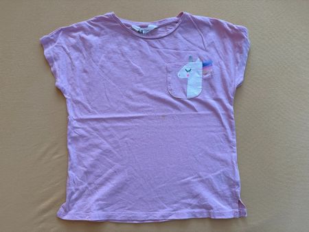 Rosa T-Shirt mit Täschchen und Einhorn, Gr. 122/128
