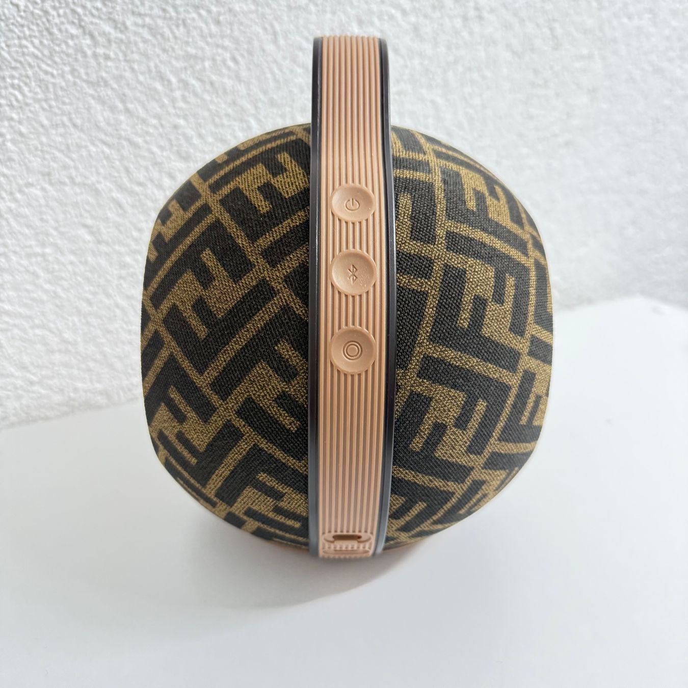 Casse acustiche: Fendi Speaker Bluetooth Design Speciale - Come Nuovo! – Usato da Büron venduto da enz_mbk6 2