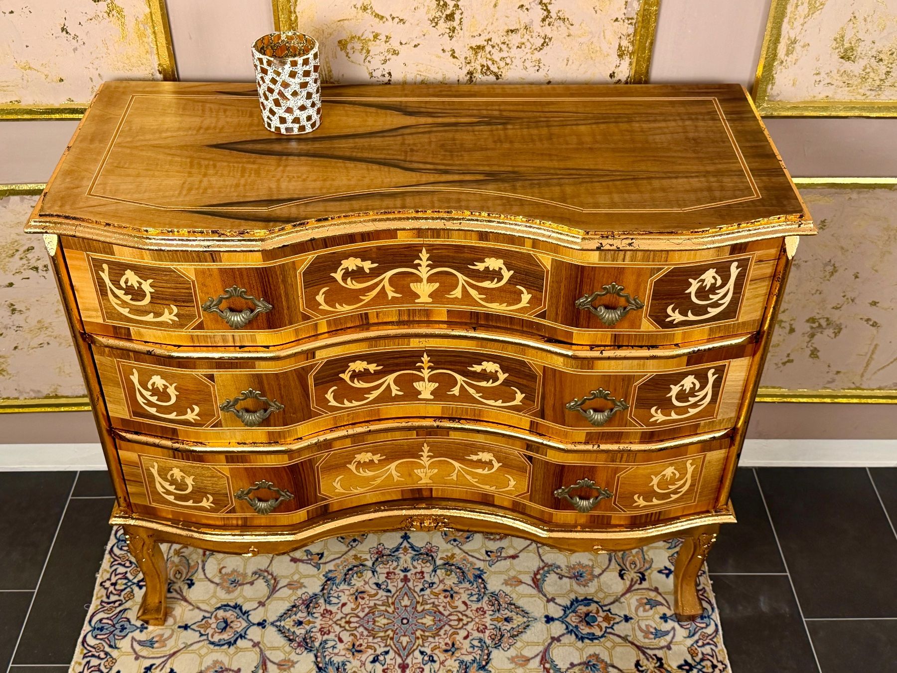 Cassettiere: Barock Kommode mit Intarsien – Usato da Aarburg venduto da Nikys-Woods 4