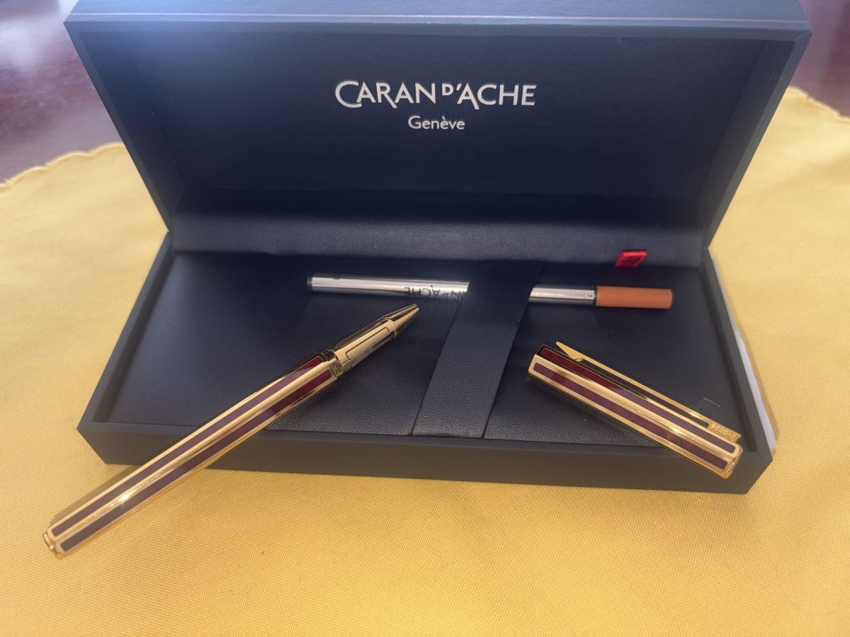 Caran D'Ache Penna & Evidenziatori: Caran D'Ache Hexagonal – Nuovo e nell'imballaggio originale da Lugano venduto da Edera49