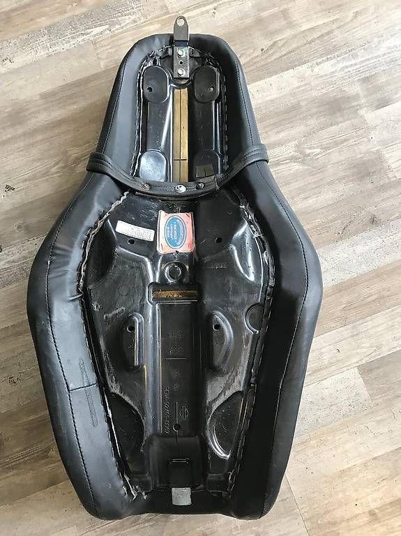 Alle Motorradersatzteile: Harley Davidson "Dyna" Sattel – Gebraucht aus Schlieren von motostyling 1