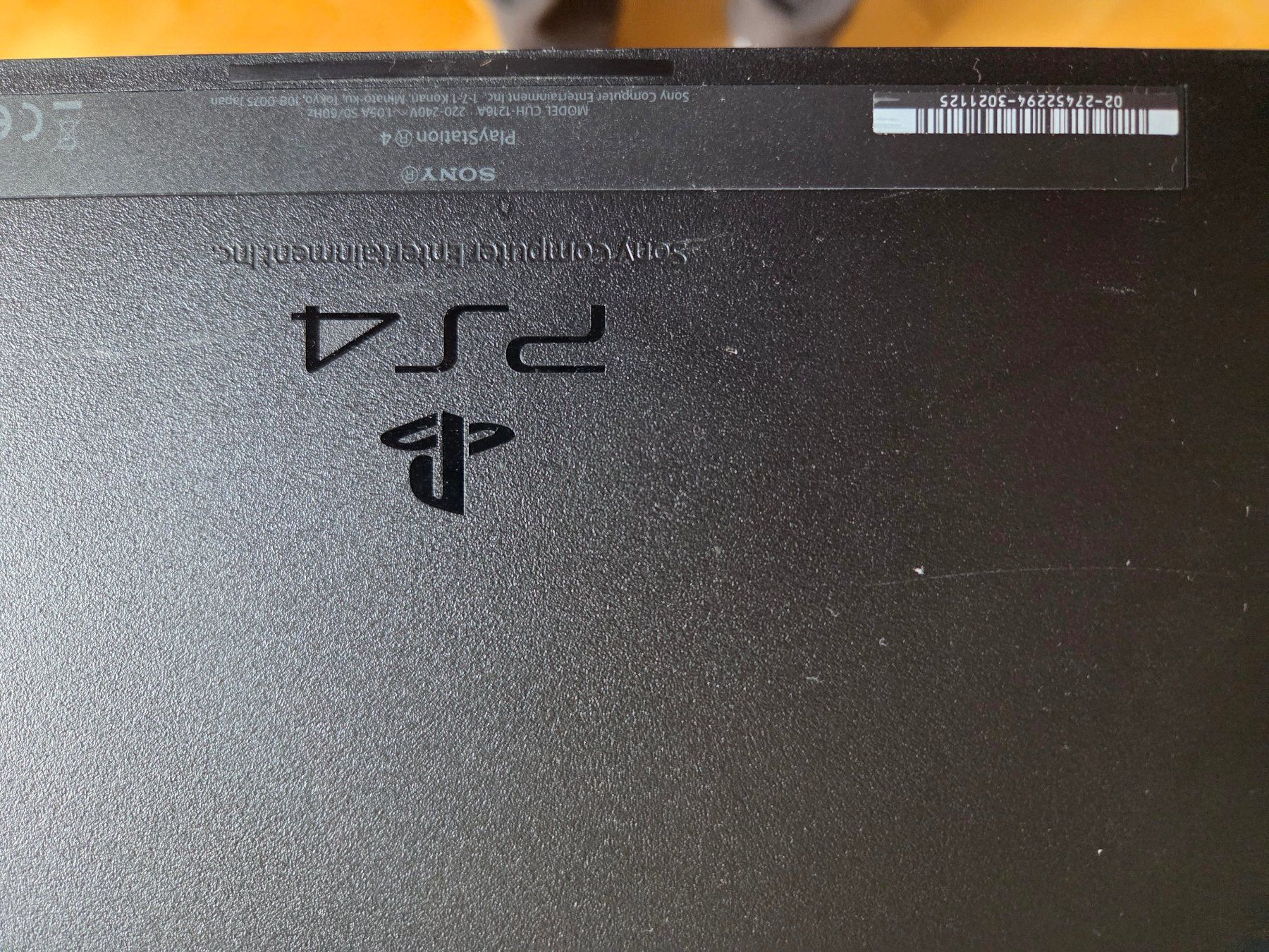 Sony Konsolen: PS4 mit drei Controllern – Gebraucht aus Basel von schwoob 1