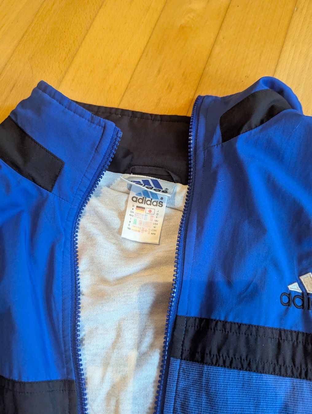 Adidas Giacche: Trainerjacke Adidas – Usato da Unterengstringen venduto da Olifant4 1