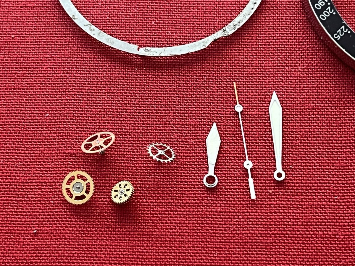Omega Uhren: Omega - Uhrenteile – Gebraucht aus Zürich von ZurichFee 2