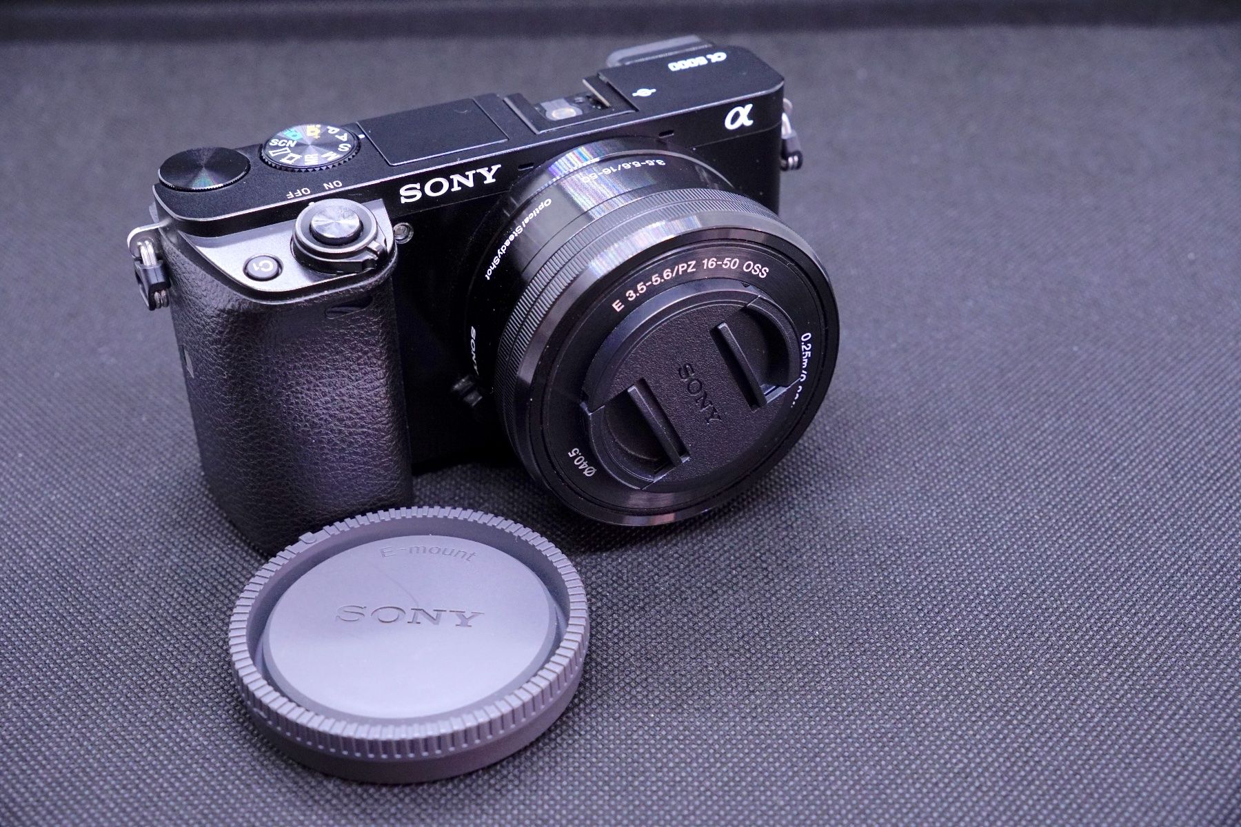 Sony Appareil photo: Sony a6000 mit Objektiv – D'occasion à Winterthur par Torso034