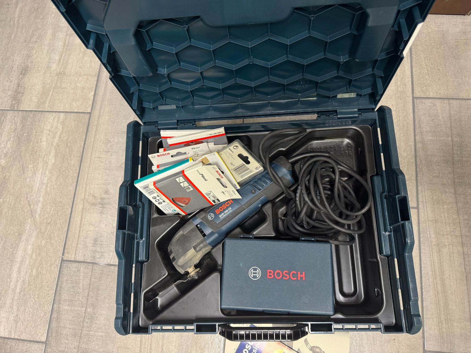 Bosch Schleifen & Polieren: Multischleifer Bosch Professional GOP 250 CE – Gebraucht aus Oftringen von Monie4life