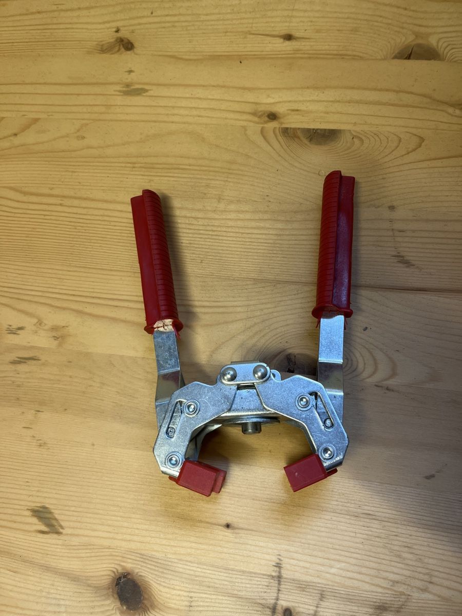 Apribottiglie & Tappi per chiusura: Kronkorken Verschliessgerät – Usato da Strengelbach venduto da Link21