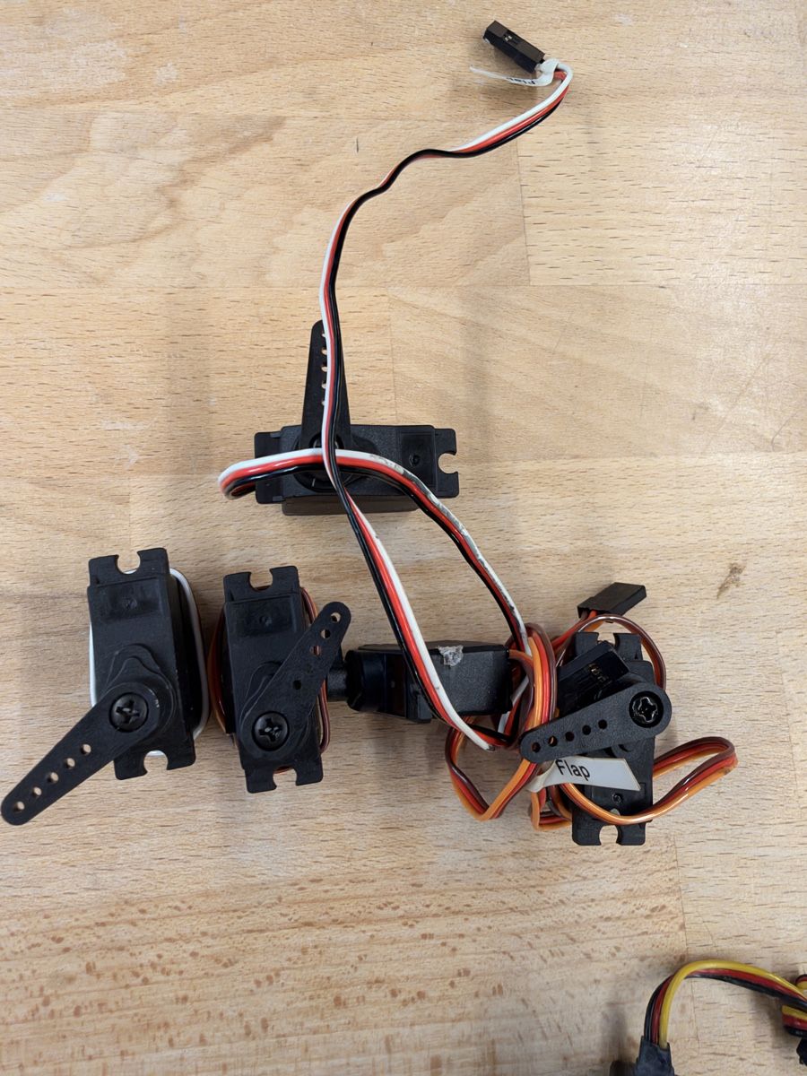 Fernsteuerungen: Hitec HS 5345MG und no Name Servos – Gebraucht aus Diessbach b. Büren von babs92 2