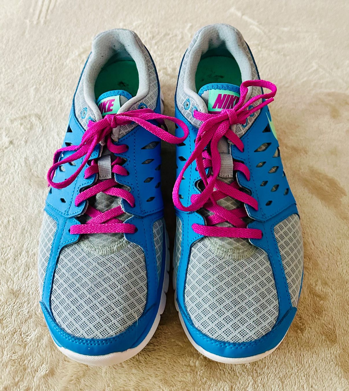 Nike Damenschuhe: Sneakers von Nike, Grösse 41 – Gebraucht aus Wallbach von paxnic