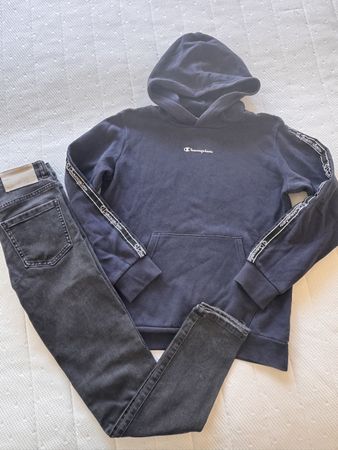 Ensemble tendance : Hoodie Champion et jean gris délavé