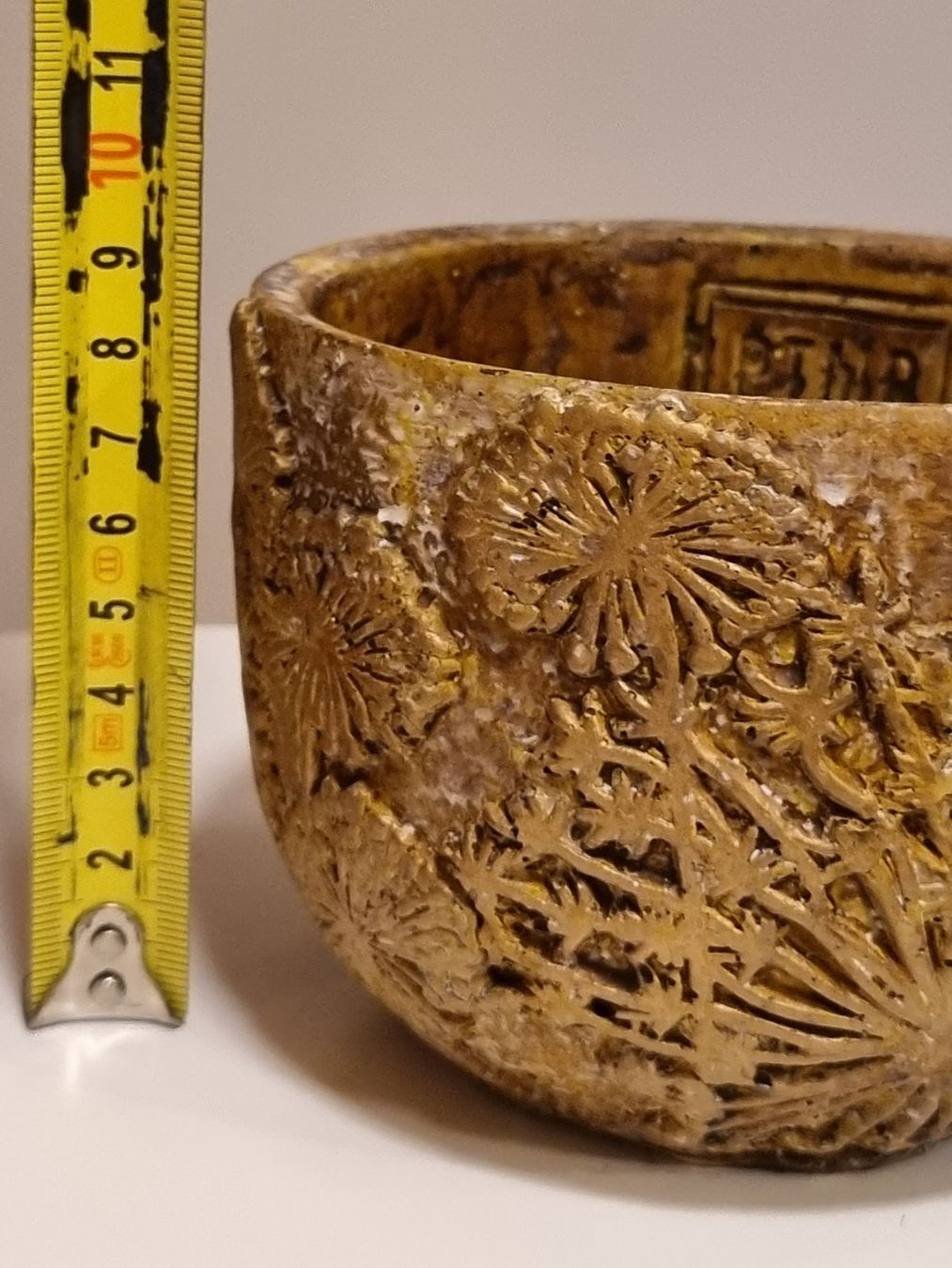 Vasi per fiori: PTMD Übertopf Goldbraun Relief Blumen – Usato da Scharnachtal venduto da devin03 2