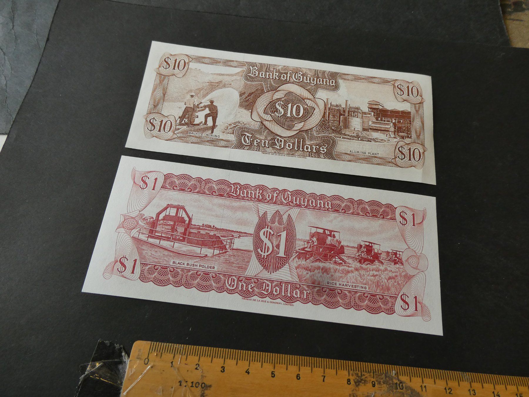 Banknoten: Guyana, 2 alte Geldscheine – Gebraucht aus Hinterforst von Rohusri 1