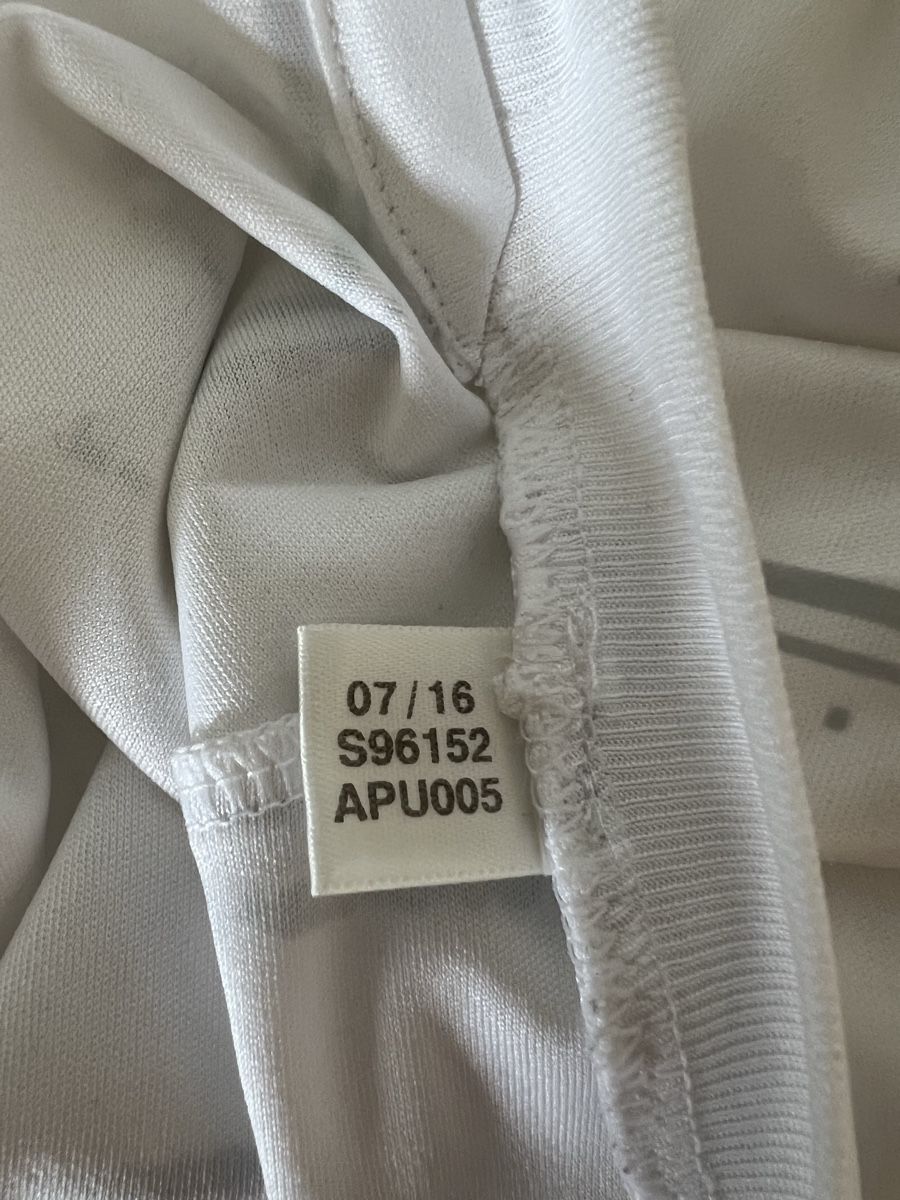 Canottiere & Pantaloni: Manchester United Trainingshirt Gr L – Usato da Mümliswil venduto da Calciopat 3