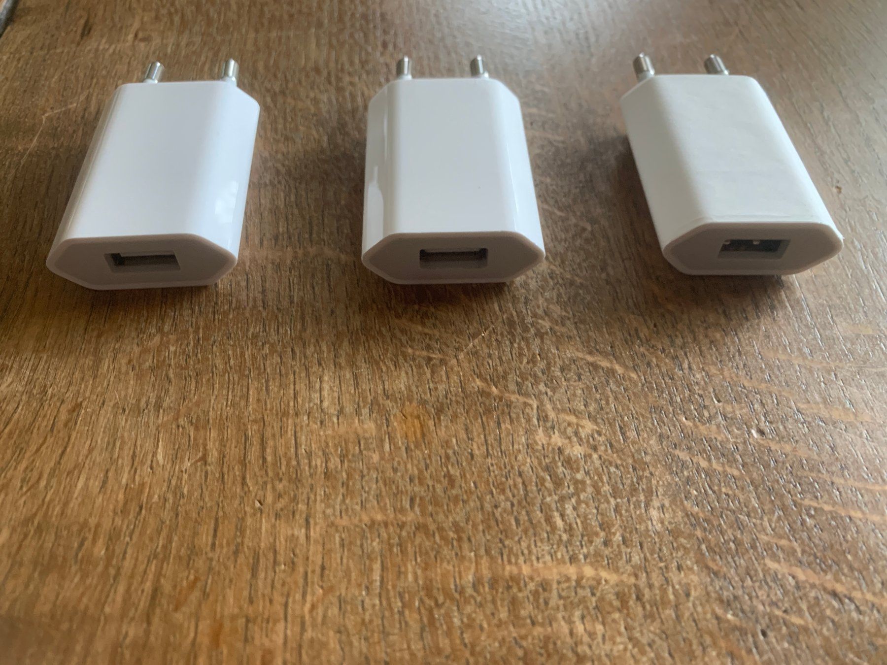 Apple Caricabatterie: Apple chargeurs USB – Nuovo (secondo la descrizione) da Chardonne venduto da 245308 1