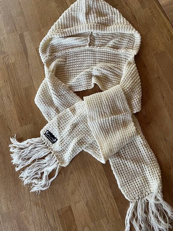 Foulard & Sciarpe: Mützenschal von Schalmuetzel – Usato da Tägerwilen venduto da Clemenz70