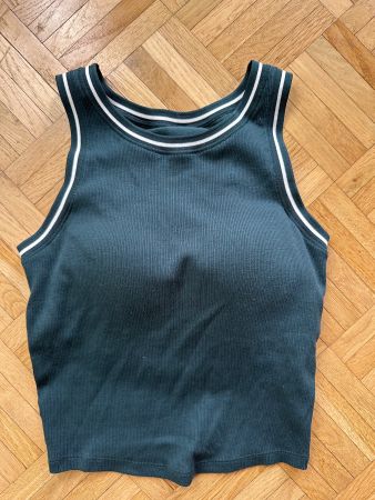 Uniqlo dunkelgrüner cropped Top / Sport BH