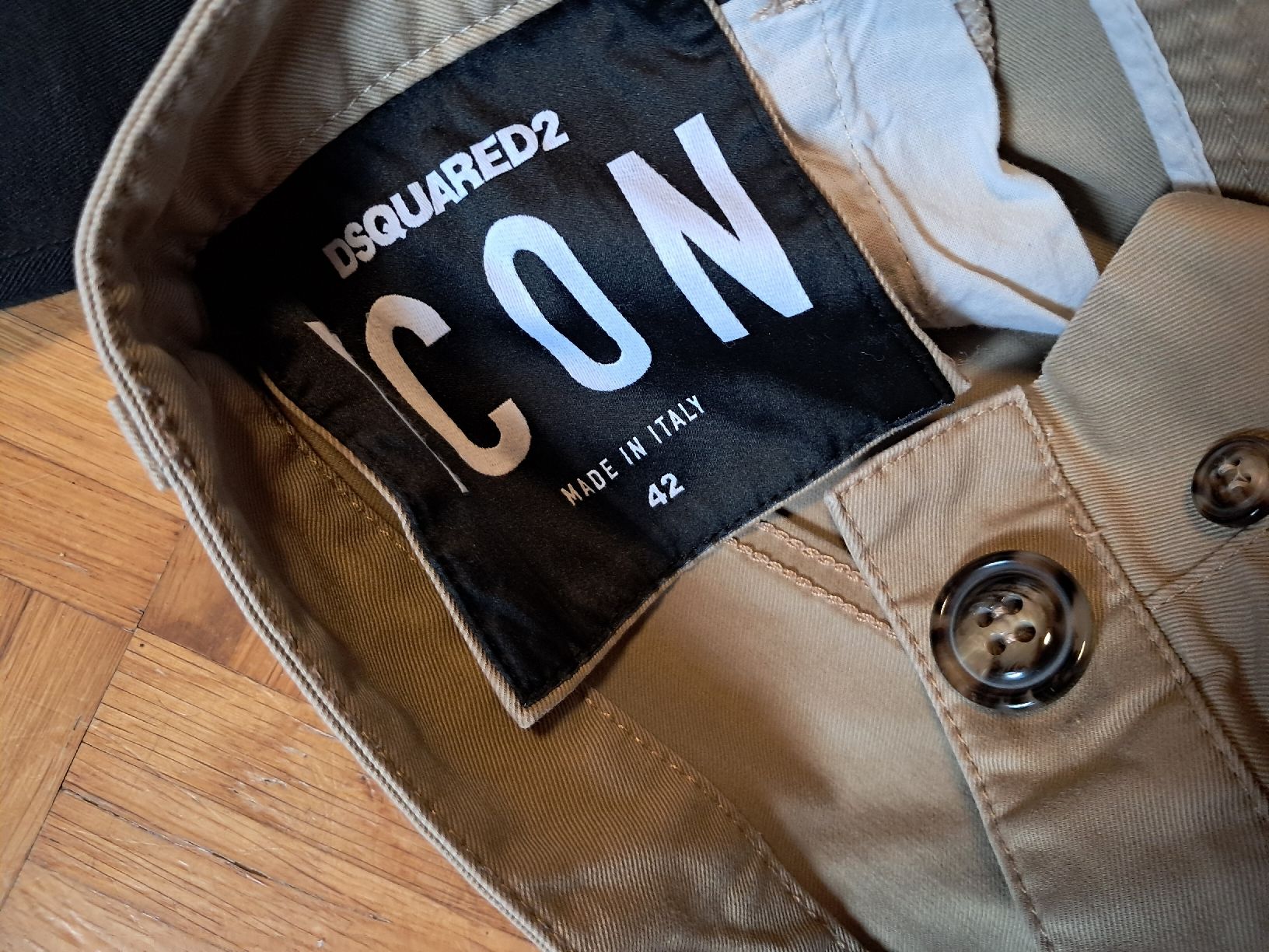 Dsquared2 Kleiderpakete: Dsquared2 Hosen 2 Stück 34 bis 36 – Gebraucht aus Kefikon TG von theratpack20 7