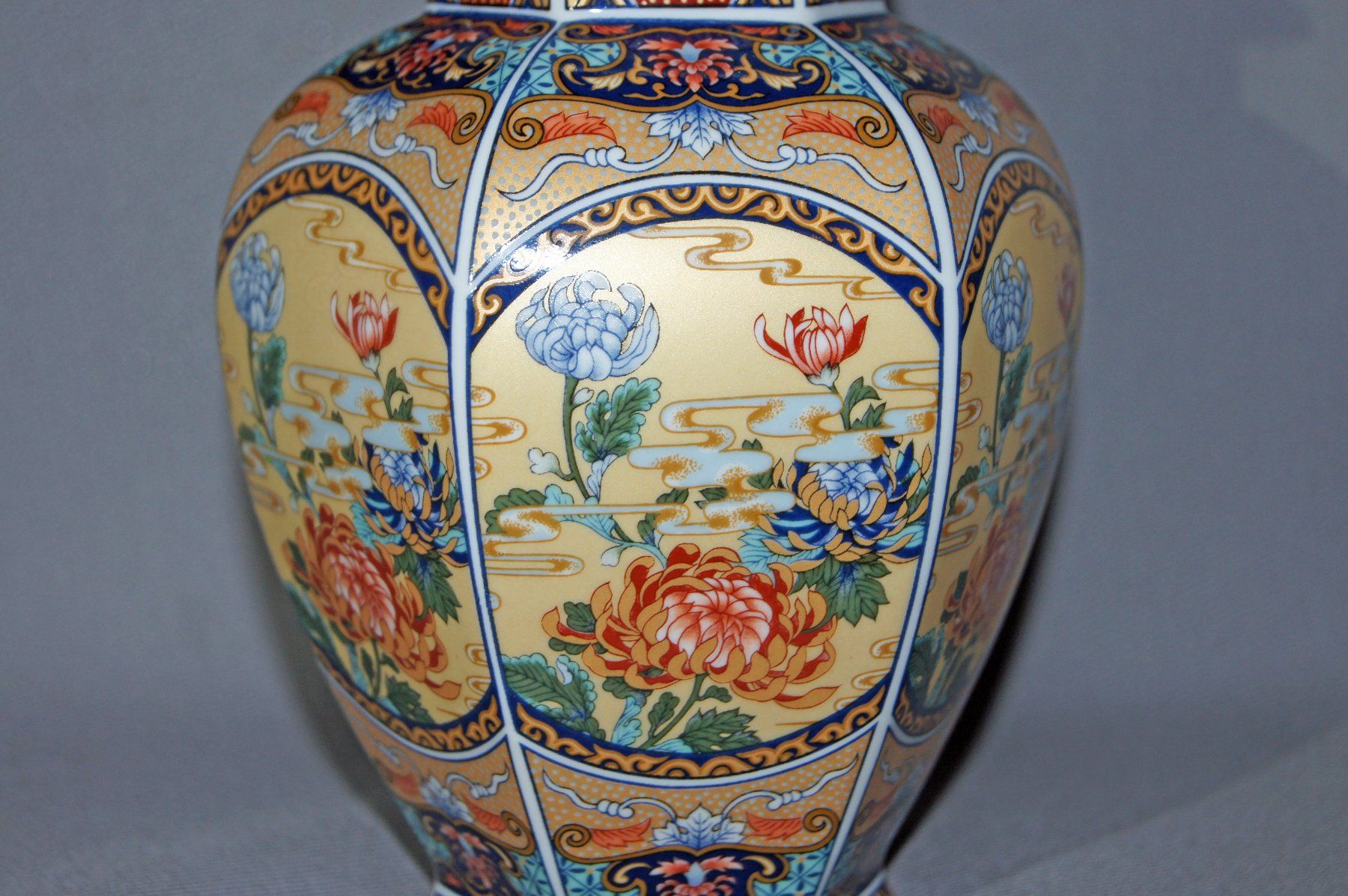 Tutte le decorazioni: Bezaubernde Asiatische Deckelvase – Usato da Geroldswil venduto da ARTEFACTO 3