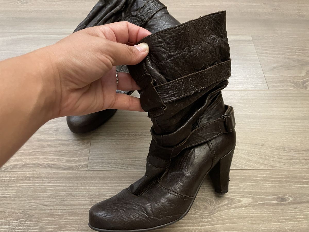 Scarpe da donna: Bottines brun foncé, taille 34 – Usato da Sierre venduto da Ruyfigas 1