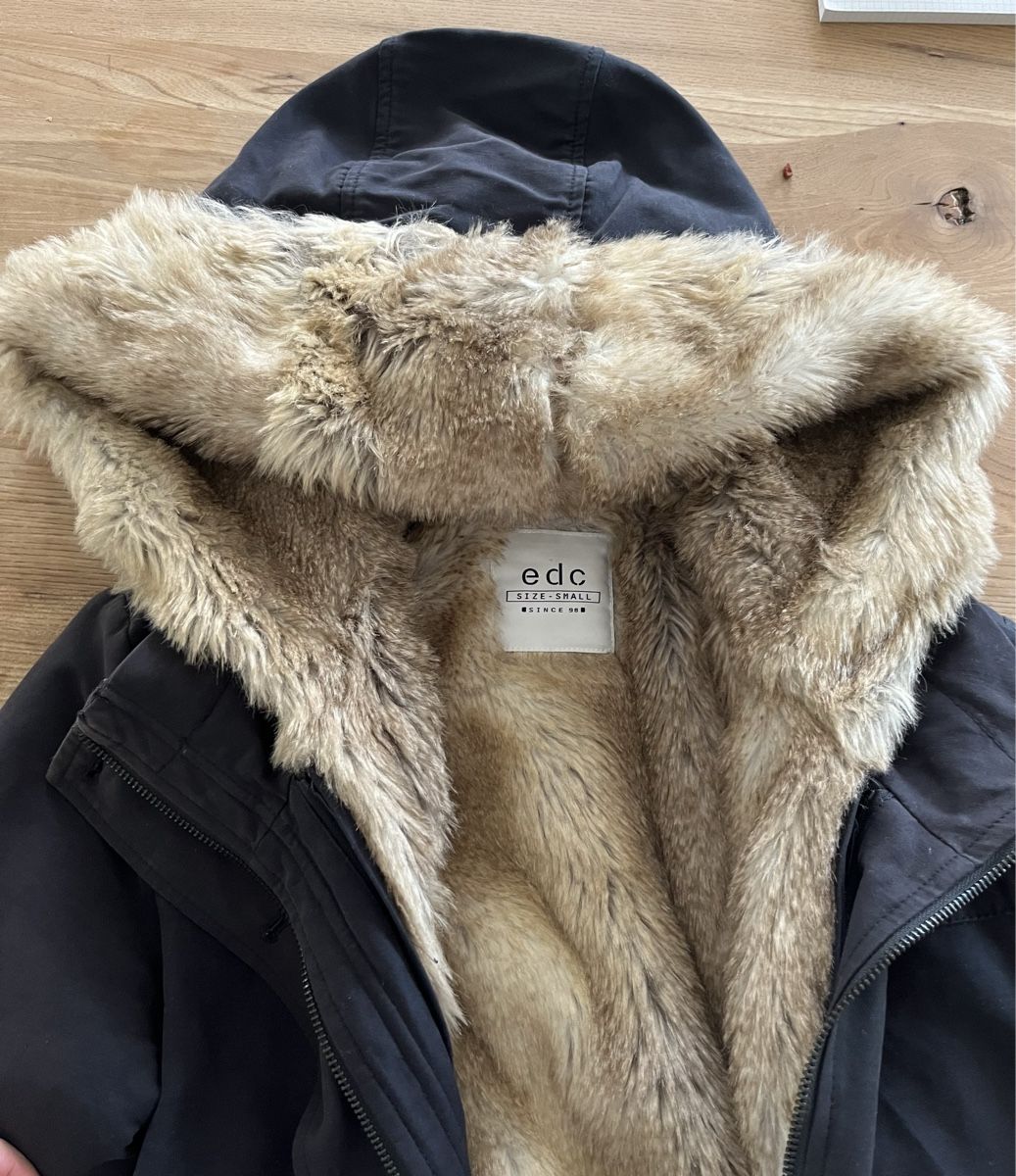 Jacken: Winterjacke mit Fell small – Gebraucht aus Küsnacht ZH von ya___ra 2