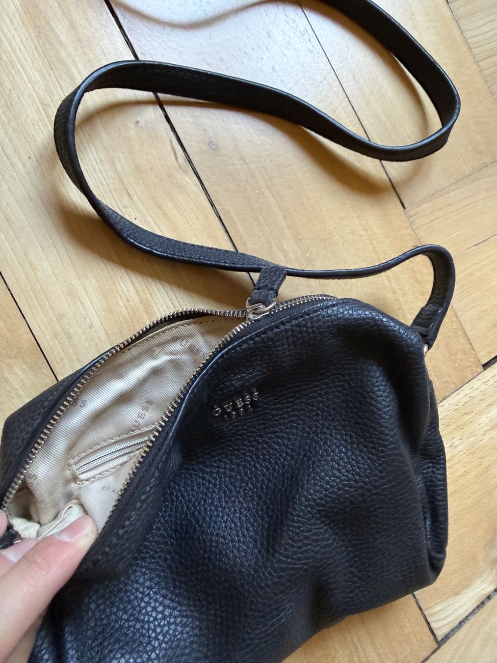 Guess Taschen für Damen: GUESS - Umhängetasche schwarz klein – Gebraucht aus Zürich von Diazaio 1