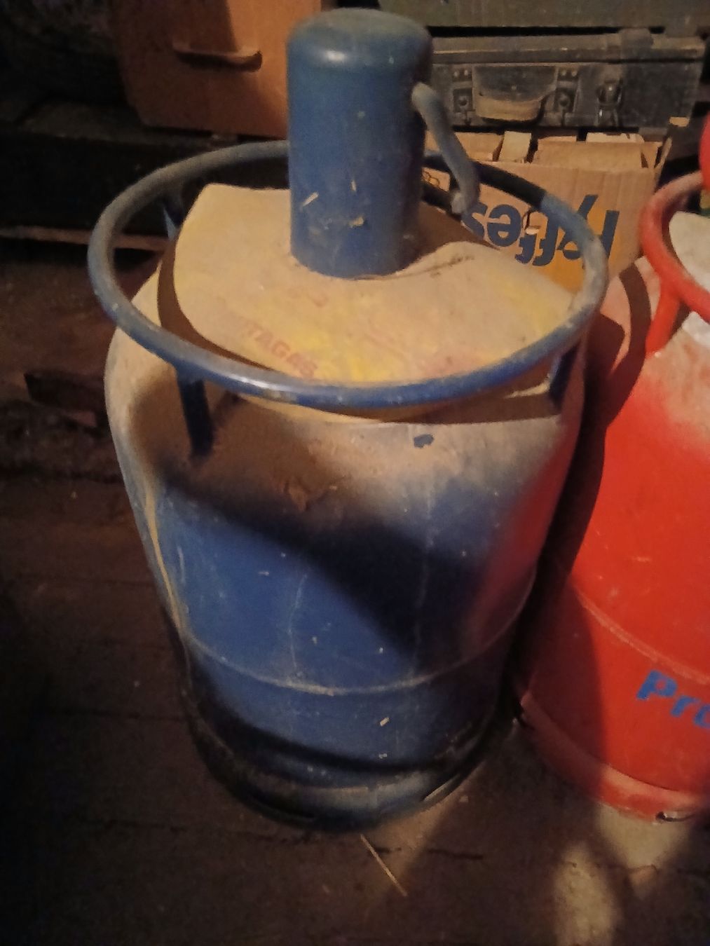 Gas-Geräte & -Technik: 2 Gasflaschen  – Gebraucht aus Heimberg von smi_jl82 2