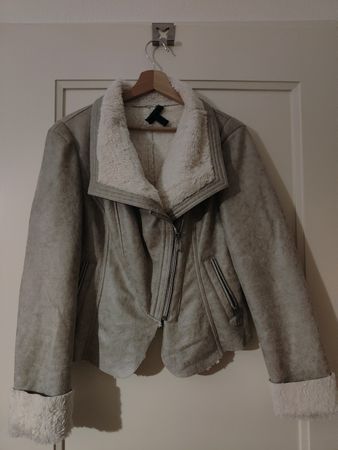 Stylische Winterjacke mit Fell Gr. 38