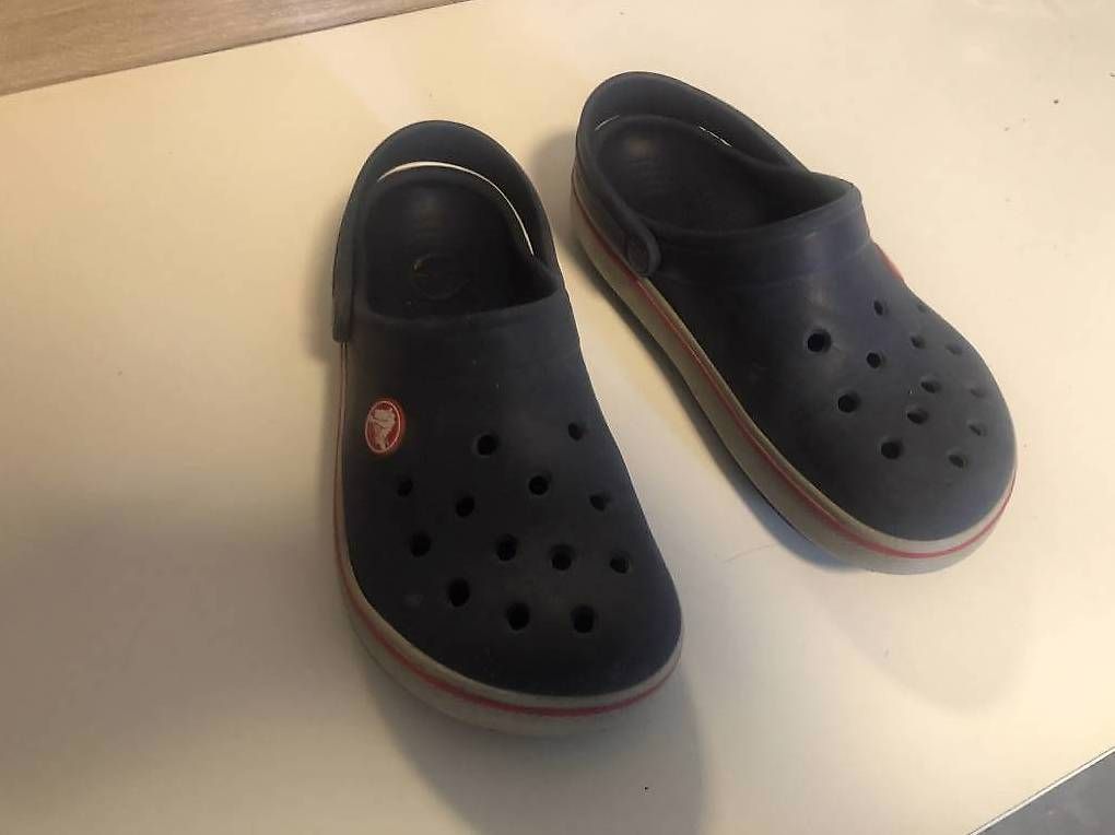 Scarpe per ragazzi: Crocs 30-31 (c13) marine navy – Usato da La Sarraz venduto da lenamoser 3