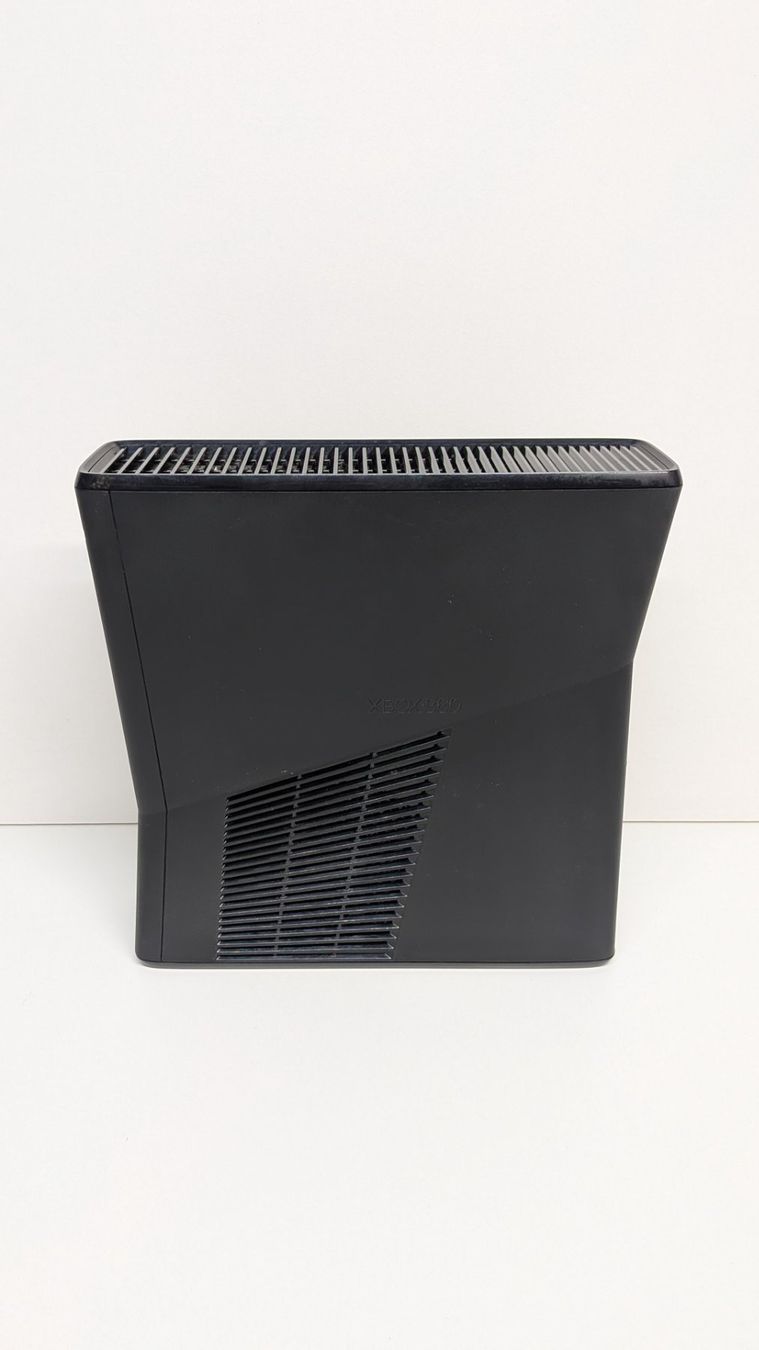 Microsoft Console: Microsoft Xbox 360 S Konsole, 250 GB – Usato da Menziken venduto da mame18 2