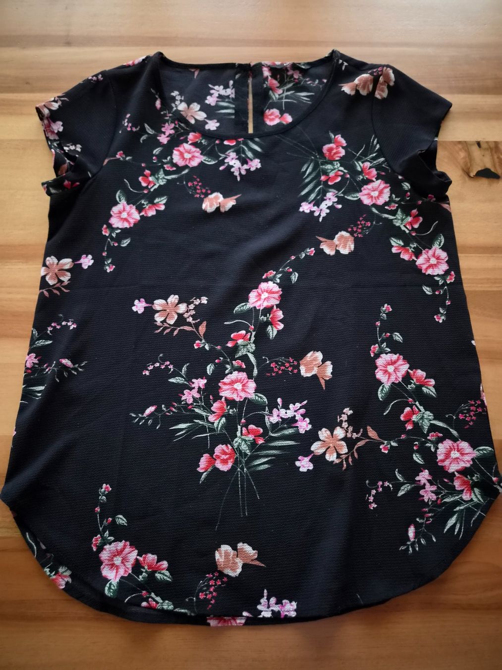 Only Lotti di vestiti: Set / Jacke und Top mit Blumenmuster, Grösse 36 – Usato da Ibach venduto da urs_sl5h 4