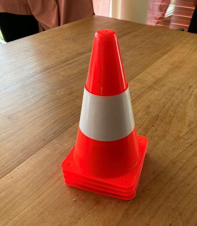 VANZACK Mini Verkehrszeichen Set – 14 Teile, Verkehrshütchen & Straßenschilder, Orange, Für Spielplatz & Modellbau