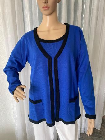 Perfekter Auftritt - zeitloses Twinset in Roylblau, L