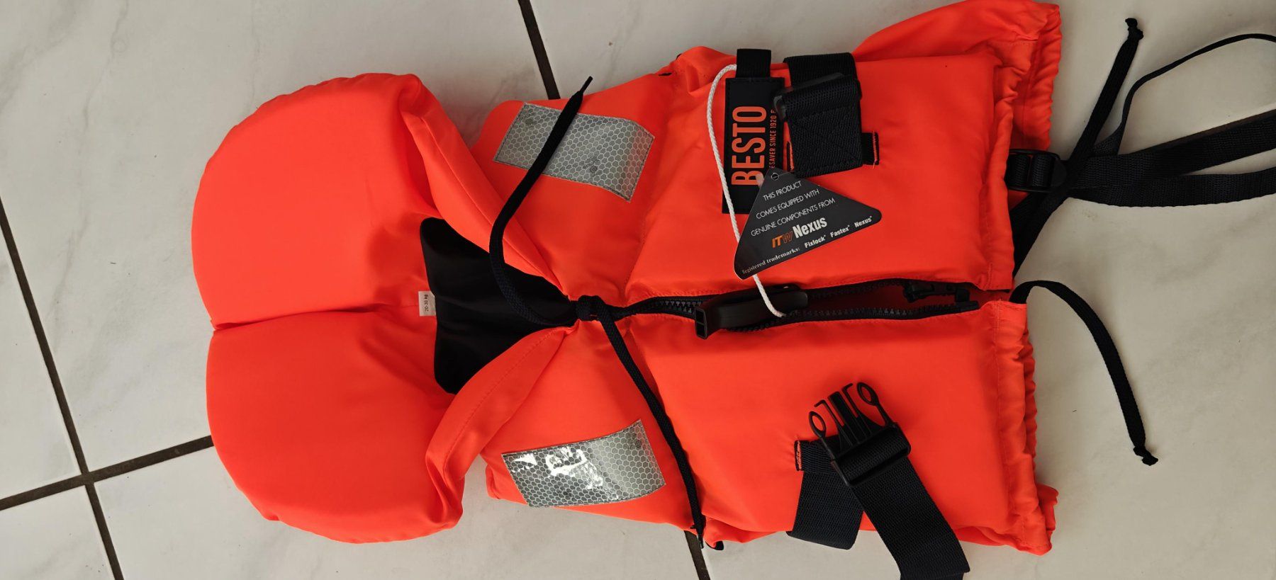 Schwimmwesten: Schwimmweste Kind 20-30 KG – Neu (gemäss Beschreibung) aus Kriegstetten von Manitu54