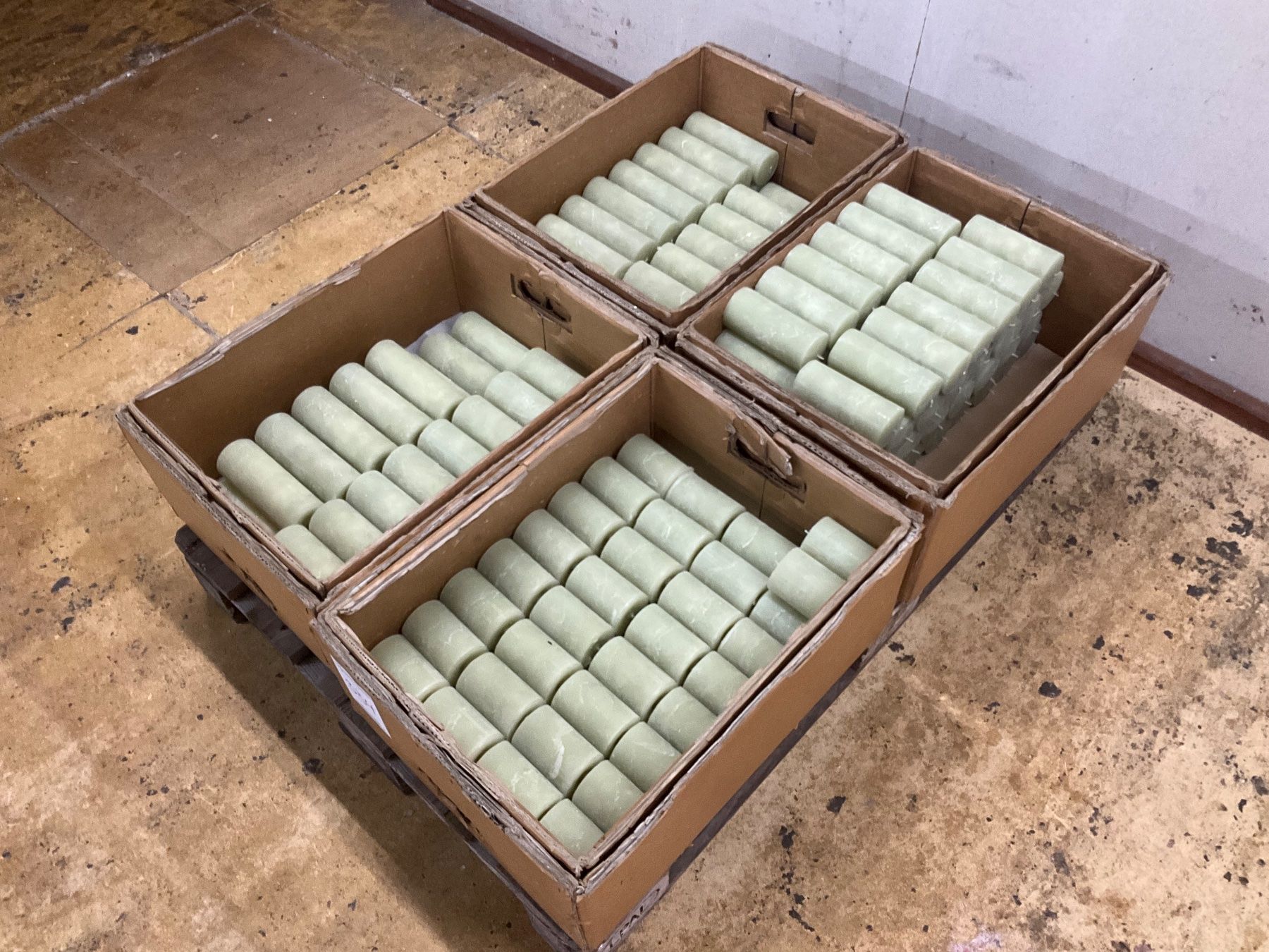 Bougies: 334 Posten Raureifkerzen aus Liquidation – D'occasion à Derendingen par Meisterstuecke 2