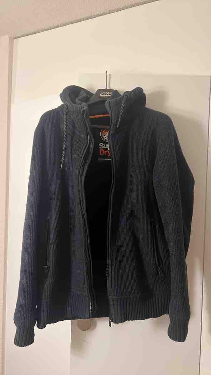 Superdry Jacken: Strickjacke Superdry Kapuze – Gebraucht aus Arnegg von lala888
