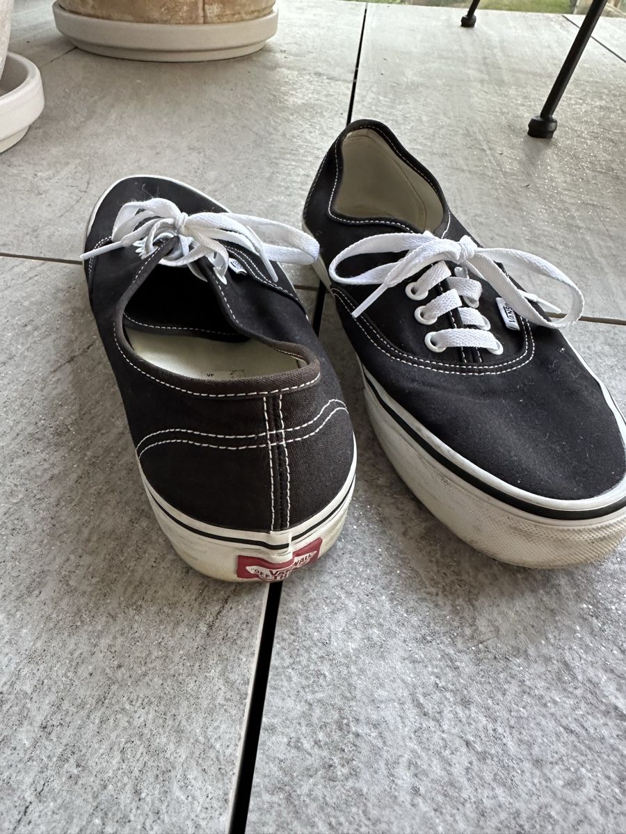 Vans Scarpe da uomo: Vans Authentic, klassische schwarze Stoffschuhe, Gr. 43 – Usato da Reiden venduto da ste_l659 1