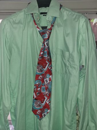 Seidenkrawatte Silk Road, rot mit Muster & Hemd