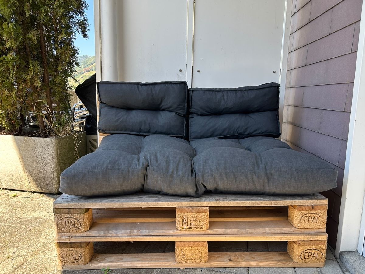 Palettes: Sofa Europaletten Sitzpolster Anthrazit gebraucht – D'occasion à Arth par rickitrickli