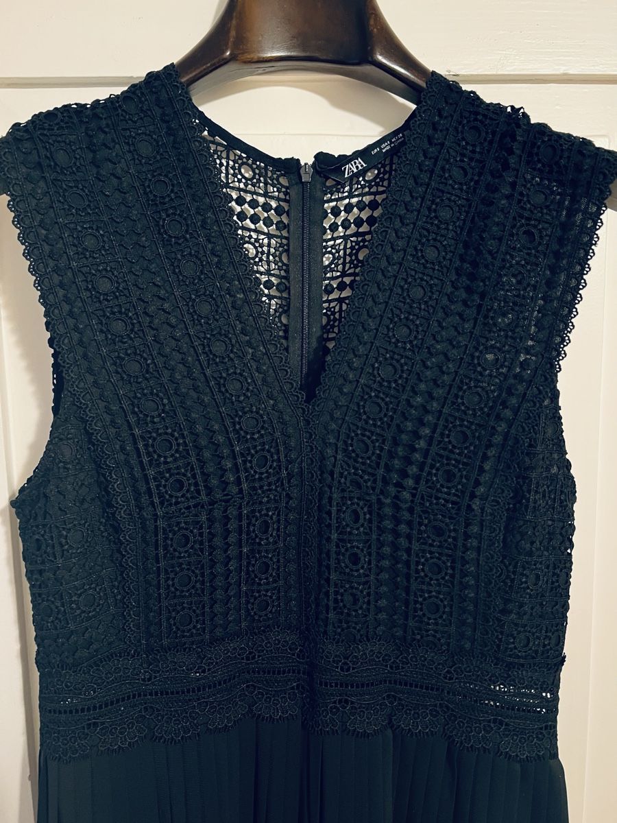Zara Tute: Zara Black Lace Pleated Jumpsuit - 36 – Usato da Rüschlikon venduto da topswissvintage